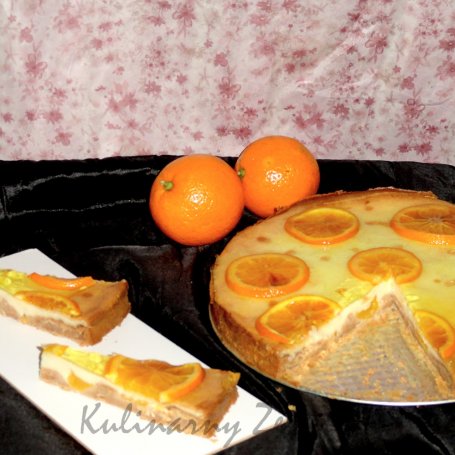 Krok 6 - Sernik z pączkowym spodem i kandyzowanymi pomarańczami foto