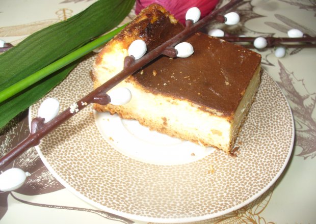 Fotografia przedstawiająca Sernik z polewą czekoladodą