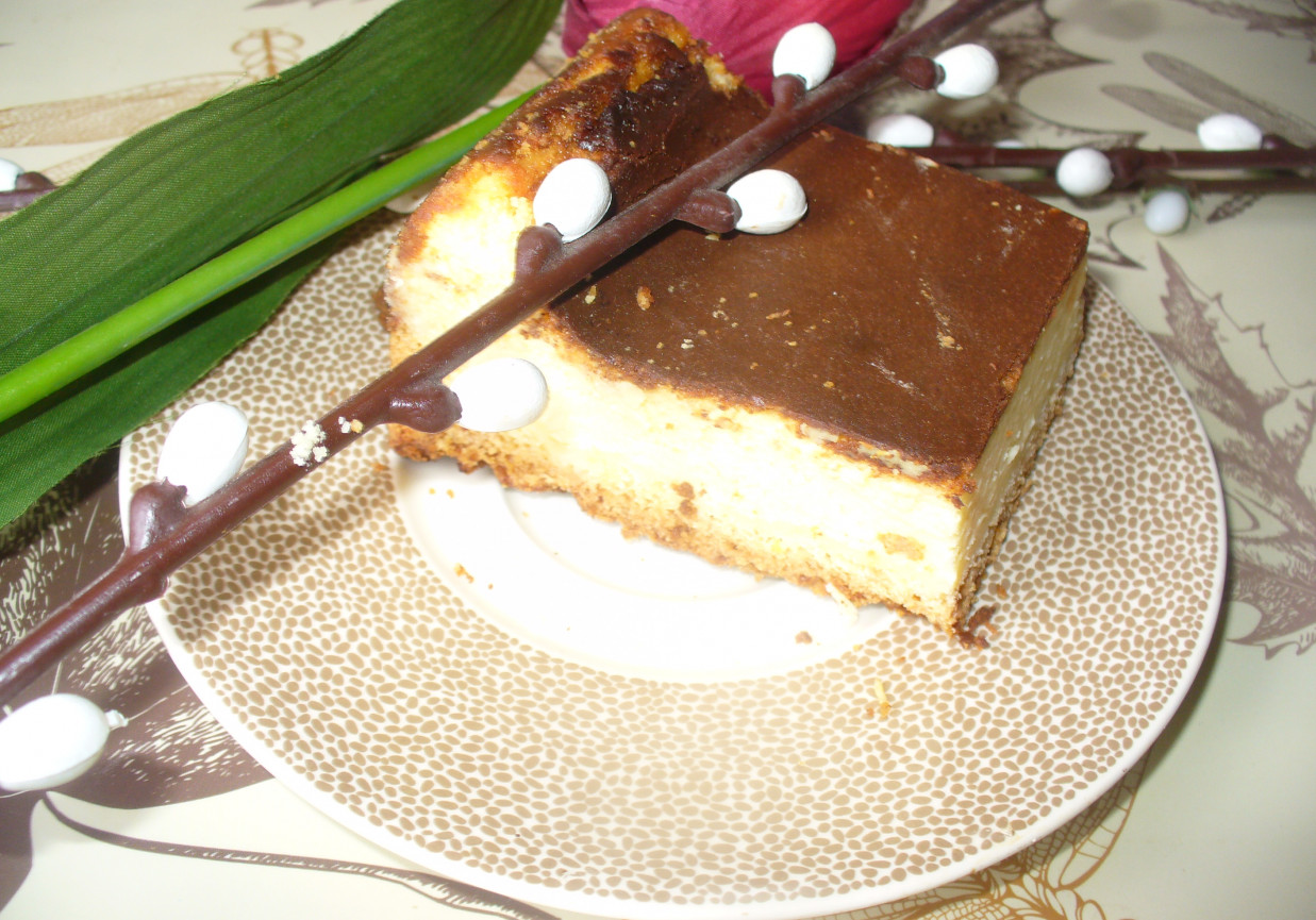 Sernik z polewą czekoladodą  foto