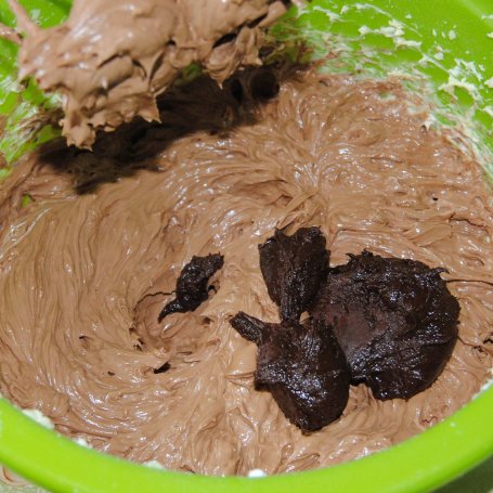 Krok 3 - Sernikobrownies z malinami foto