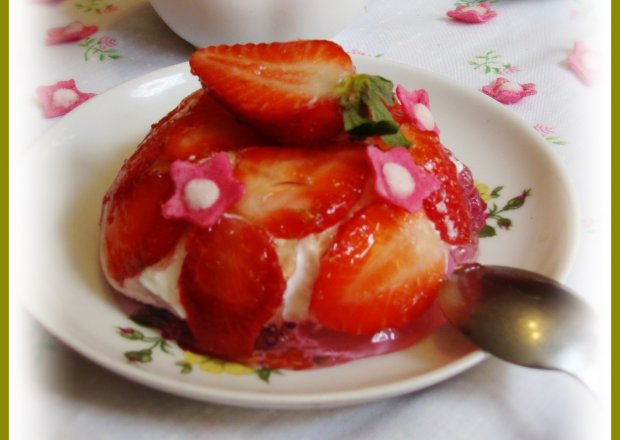 Fotografia przedstawiająca Sernikowy deser