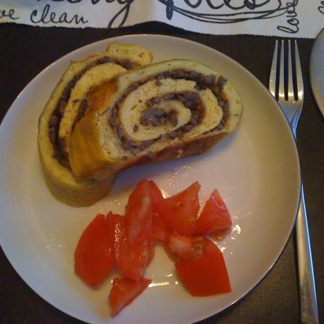 Krok 7 - Serowa rolada z nadzieniem pieczarkowym foto