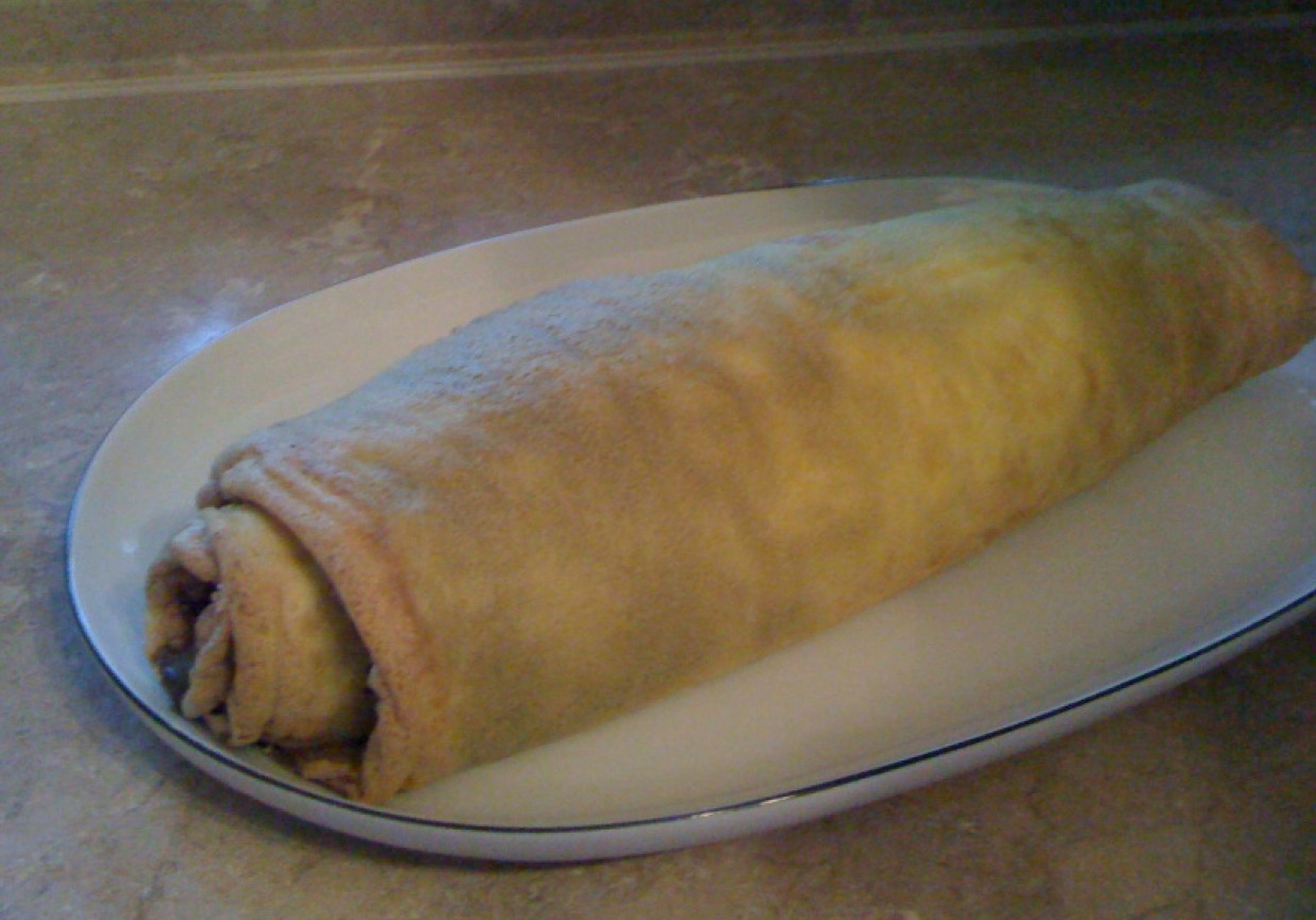 Serowa rolada z nadzieniem pieczarkowym foto