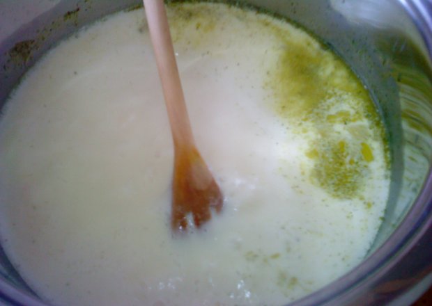 Fotografia przedstawiająca serowa zupa czosnkowa z grzankami :D