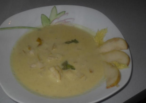 Fotografia przedstawiająca Serowa zupa z gruszką