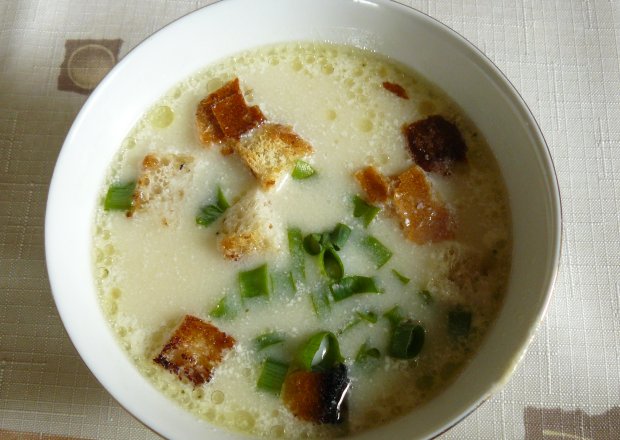 Fotografia przedstawiająca Serowa zupka