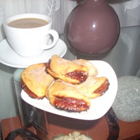 Krok 3 - serowe ciasteczka z dżemem truskawkowym foto