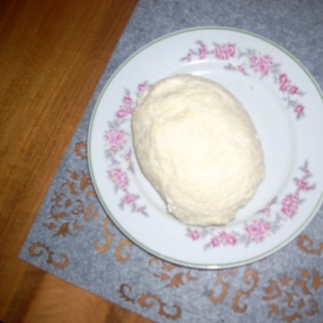 Krok 1 - serowe ciasteczka z dżemem truskawkowym foto
