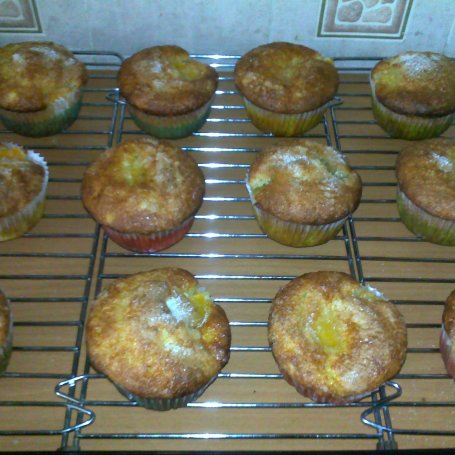 Krok 2 - Serowe muffinki z brzoskwiniami foto