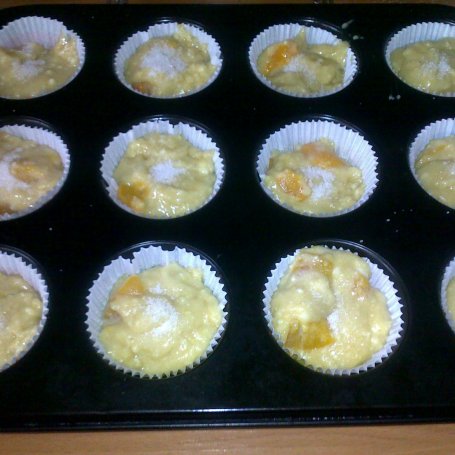 Krok 1 - Serowe muffinki z brzoskwiniami foto