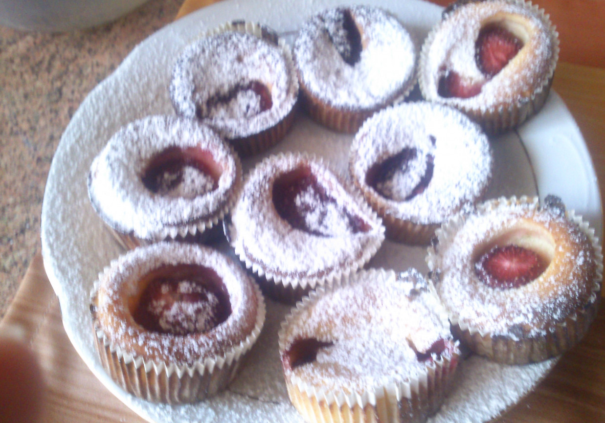 Serowe muffiny z owocami foto