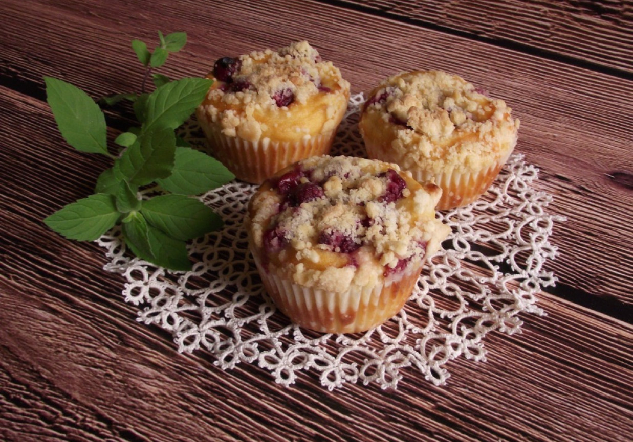Serowe muffiny z wiśniami z kompotu foto