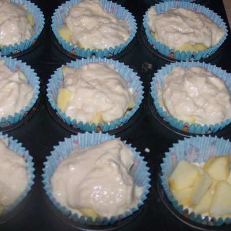 Krok 4 - Serowo-jabłkowe, czyli słodkości muffinkowe... foto