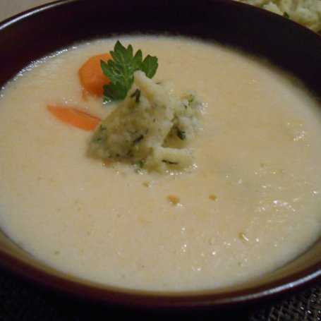 Krok 4 - Serowo - jarzynowa zupa z kluseczkami. foto