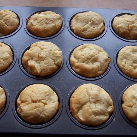 Krok 6 - Serowo-owocowe muffiny, czyli jabłkowe z ricottą :) foto