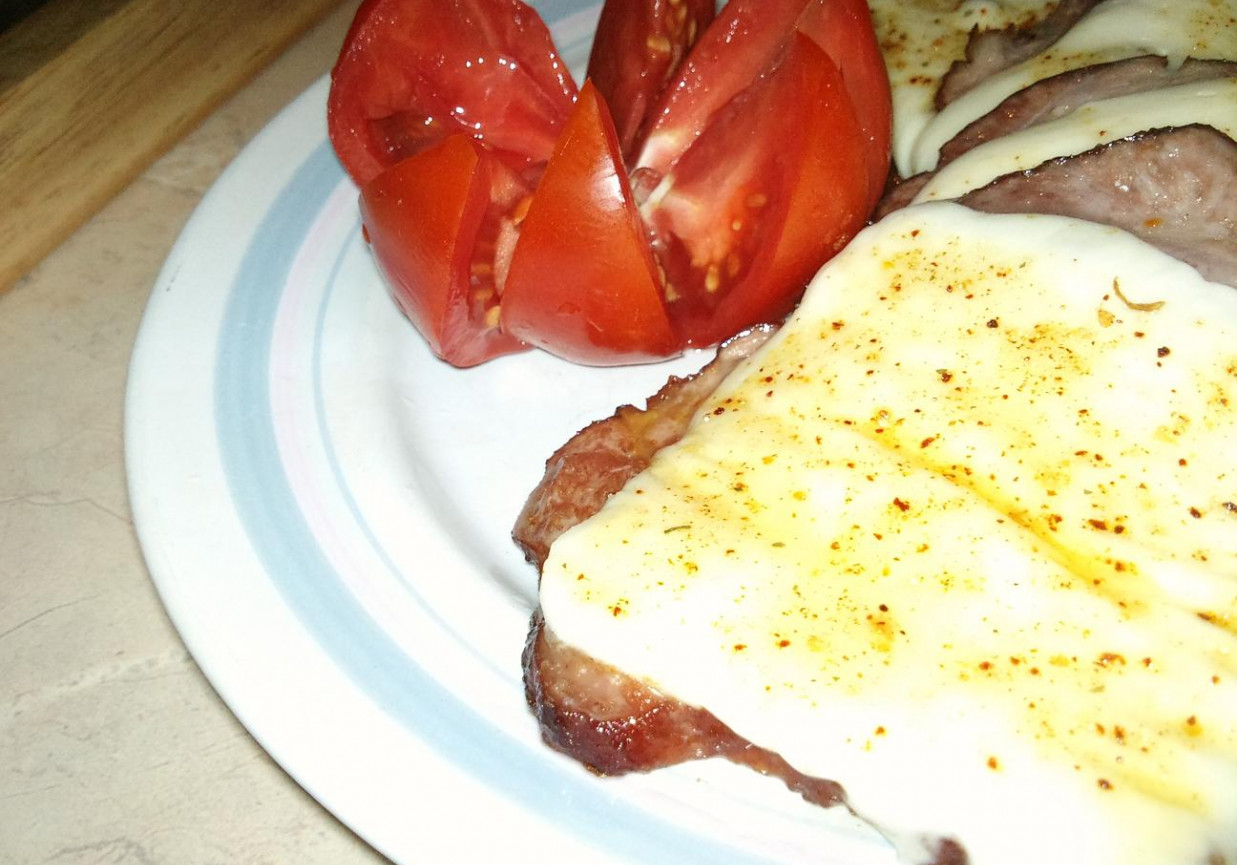 Serowo wędzonkowa przekąska foto