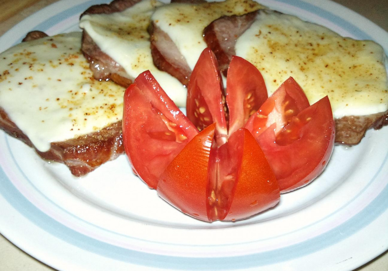 Serowo wędzonkowa przekąska foto