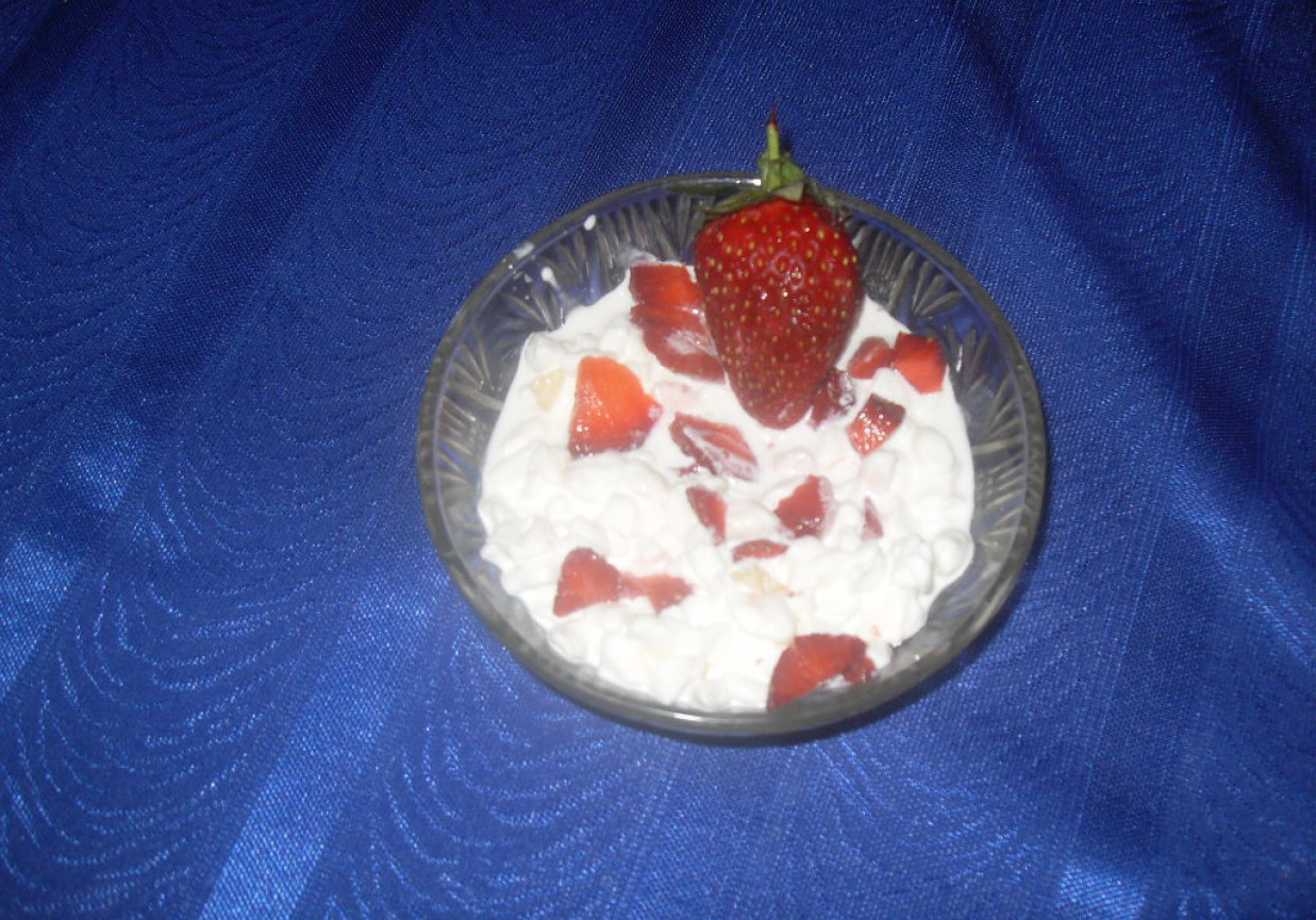 Serowo-owocowa delikatna kolacja foto