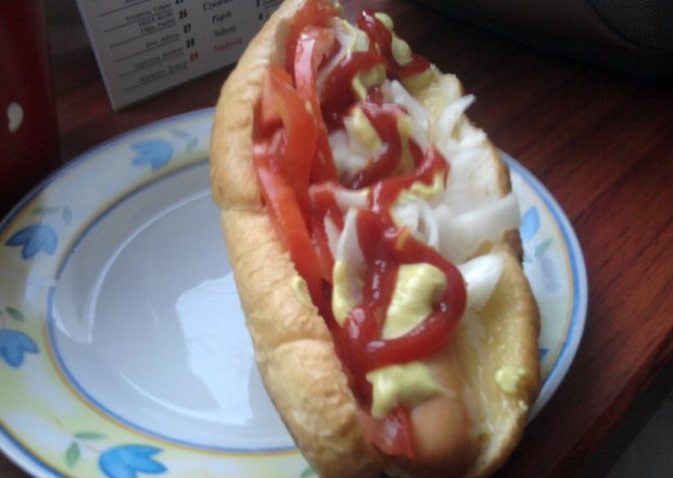 Fotografia przedstawiająca Serowy hot dog męża