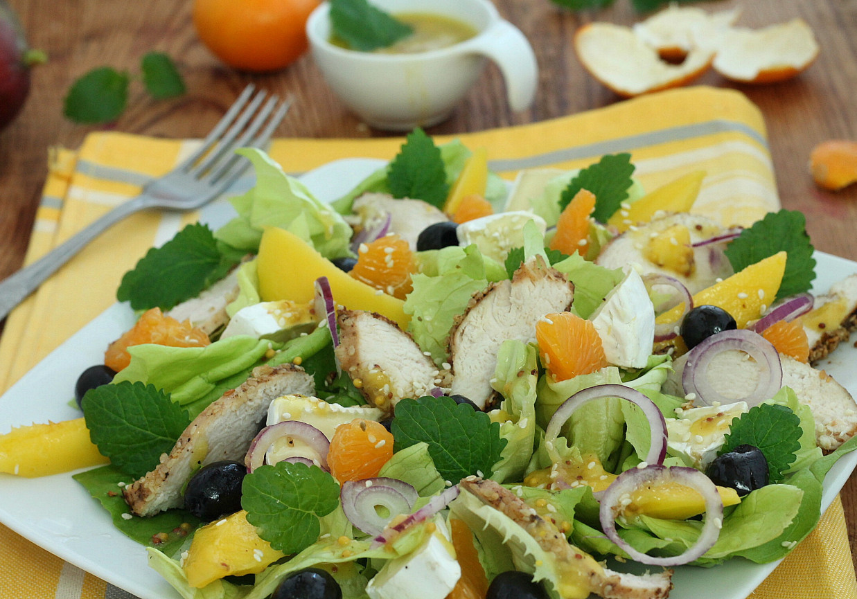 Sezamowa sałatka z kurczakiem i mango foto