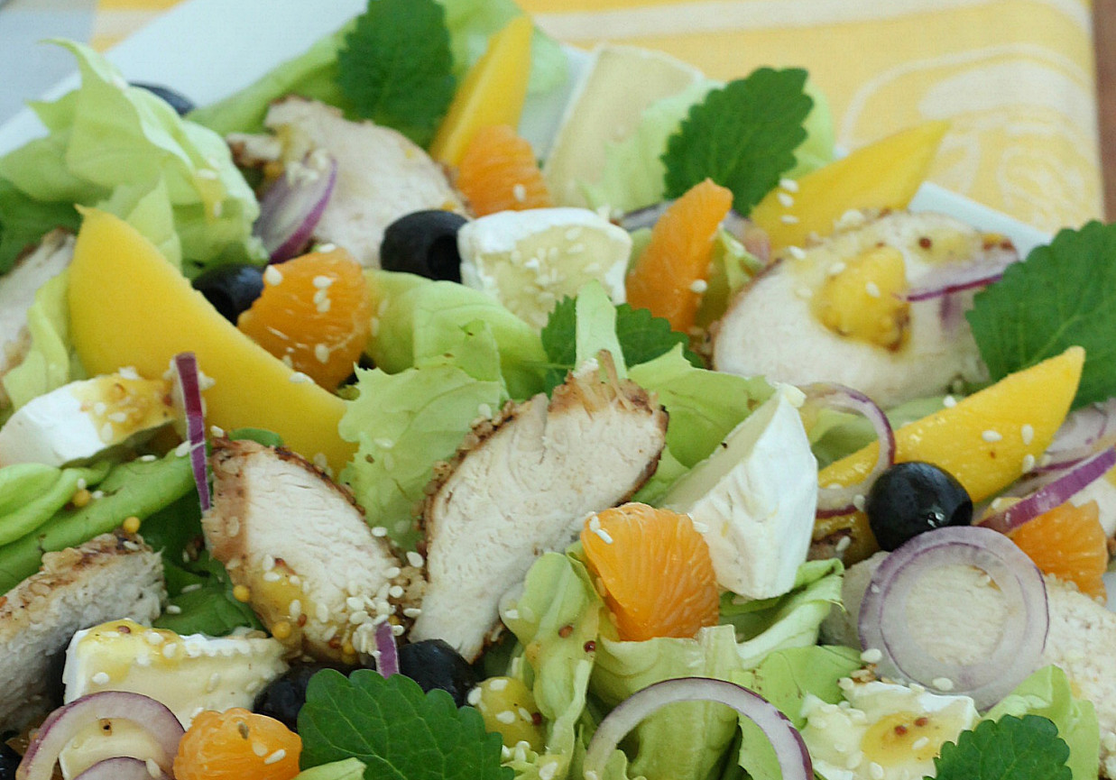 Sezamowa sałatka z kurczakiem i mango foto