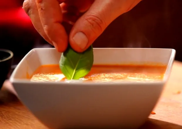 Sezon II, odc.7: Zupa pomidorowa z papryką i serem kozim