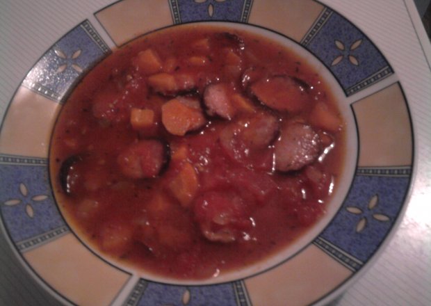 Fotografia przedstawiająca Sezonowa zupa pomidorowa