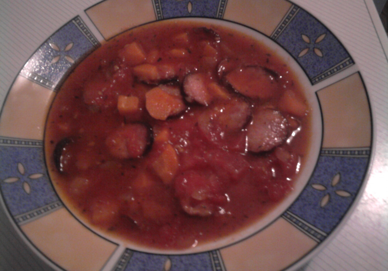 Sezonowa zupa pomidorowa foto