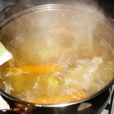 Krok 1 - Sezonowa zupa szczawiowa z jajkiem foto