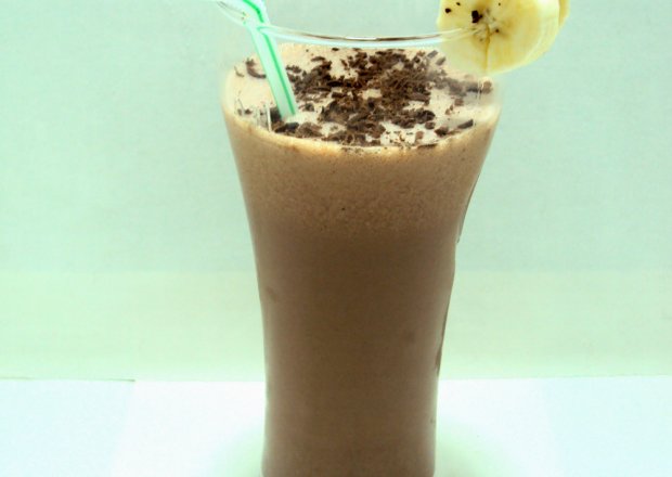 Fotografia przedstawiająca Shake czekoladowo-bananowy
