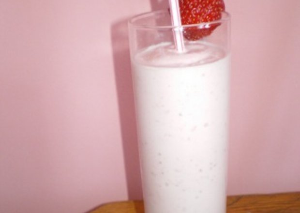 Fotografia przedstawiająca Shake truskawkowy