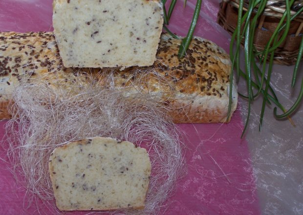Fotografia przedstawiająca Siemię lniane i kefir, czyli smaczny chlebek :)
