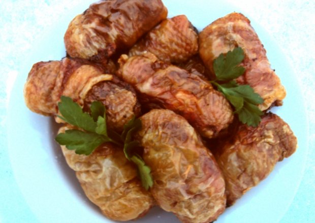 Fotografia przedstawiająca Skórki z kurczaka faszerowane mięsem mielonym
