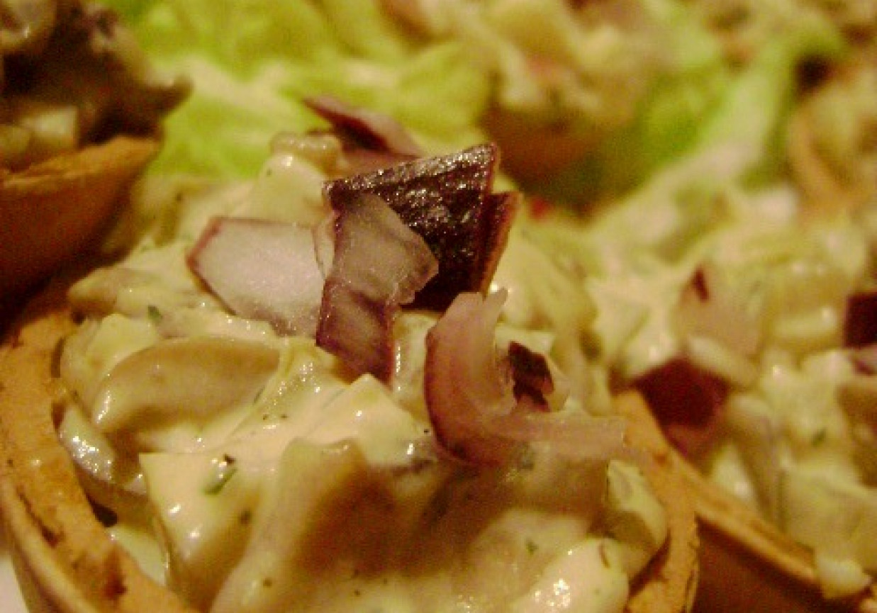 Skorupki wafelkowe z farszem serowo-grzybowym foto