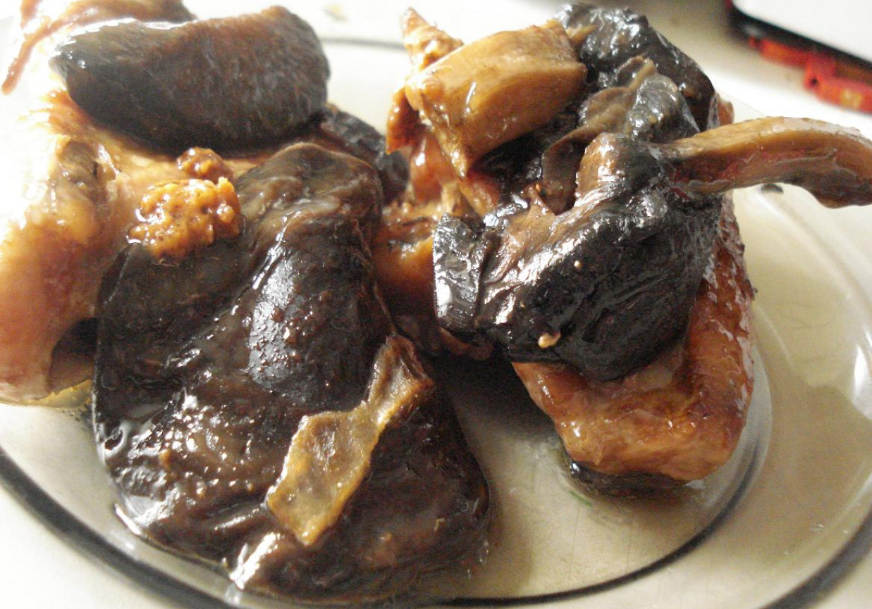 Skrzydełka pod grzybami foto