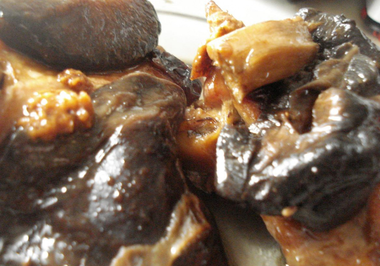 Skrzydełka pod grzybami foto