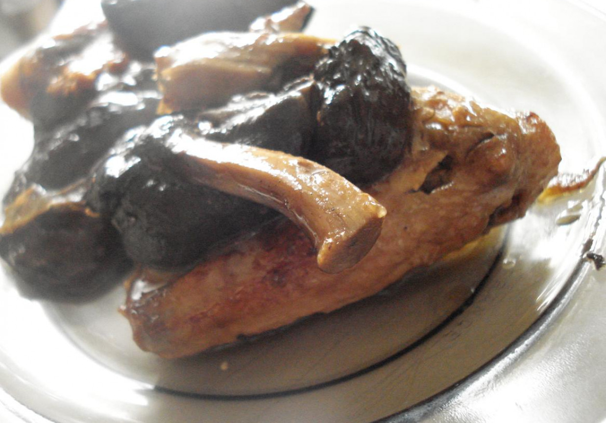 Skrzydełka pod grzybami foto