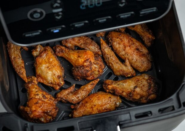 Fotografia przedstawiająca Skrzydełka z chrupiącą skórką