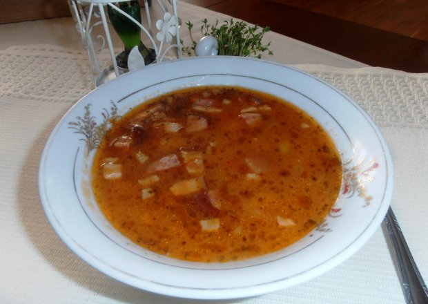 Fotografia przedstawiająca Slawońska zupa fasolowa