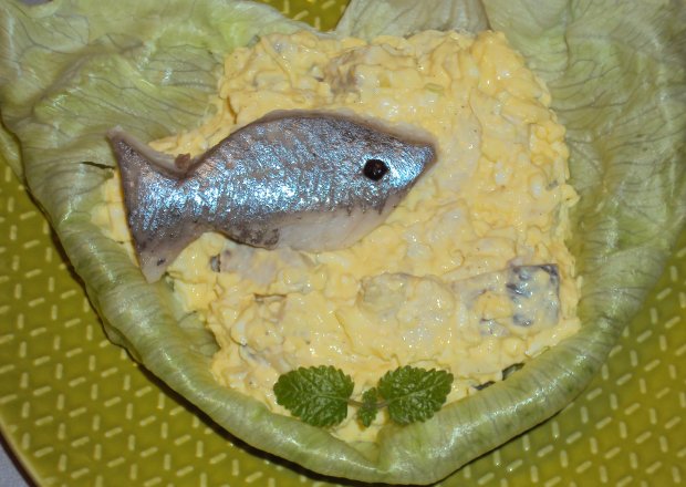 Fotografia przedstawiająca Śledź (marynowany) w paście jajeczno serowej