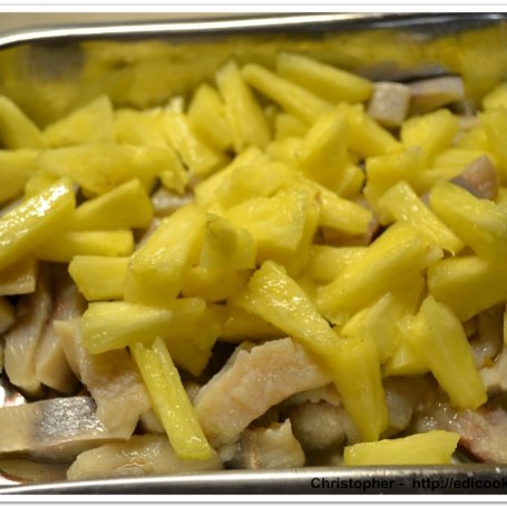 Krok 3 - Śledź w białym curry z ananasem. foto