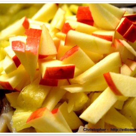Krok 4 - Śledź w białym curry z ananasem. foto