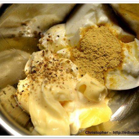 Krok 5 - Śledź w białym curry z ananasem. foto