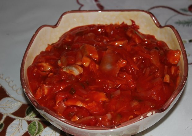 Fotografia przedstawiająca Śledź w salsie pomidorowej