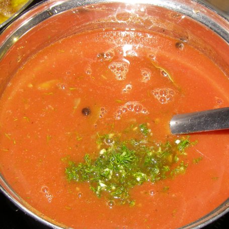 Krok 4 - śledź w sosie pomidorowym... foto