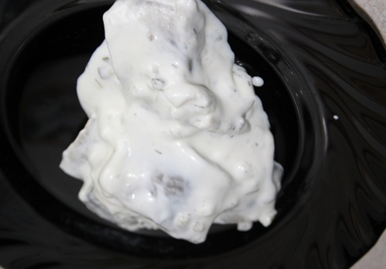 Śledż w sosie tzadziki foto