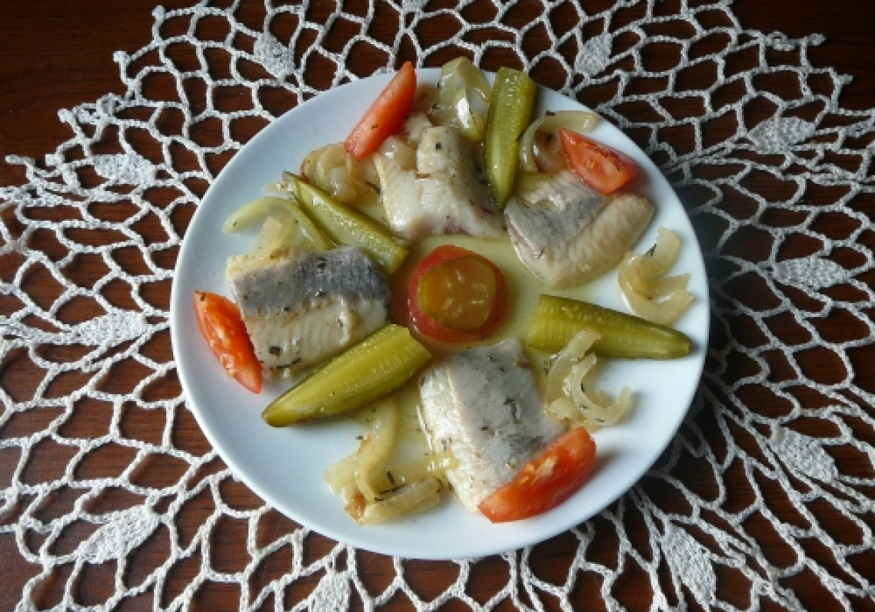 Śledzie w oleju ze smażoną cebulą foto