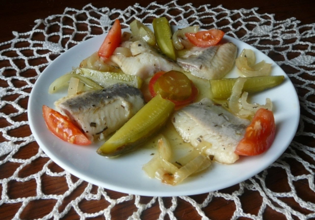 Śledzie w oleju ze smażoną cebulą foto