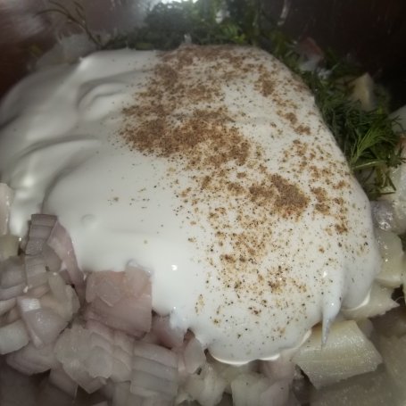 Krok 3 - Śledzie w śmietanie z koperkiem foto