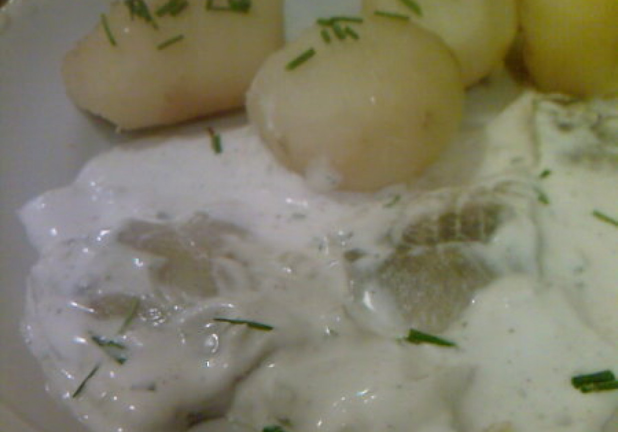 ŚLEDZIE W ŚMIETANIE Z ZIEMNIAKAMI foto